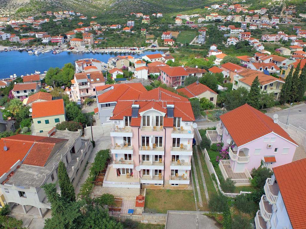 Apartments Kairos Seget Vranjica Extérieur photo