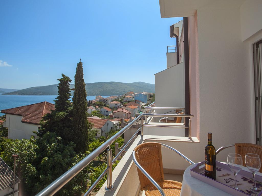 Apartments Kairos Seget Vranjica Extérieur photo