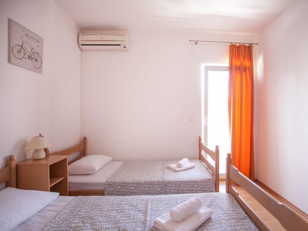 Apartments Kairos Seget Vranjica Extérieur photo