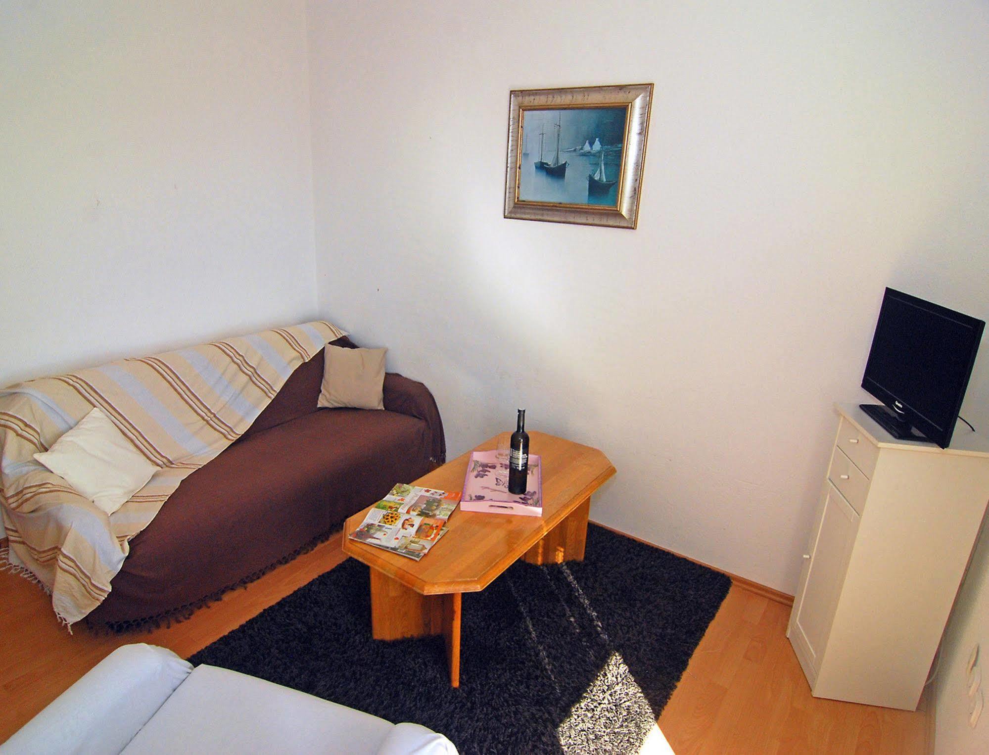 Apartments Kairos Seget Vranjica Extérieur photo